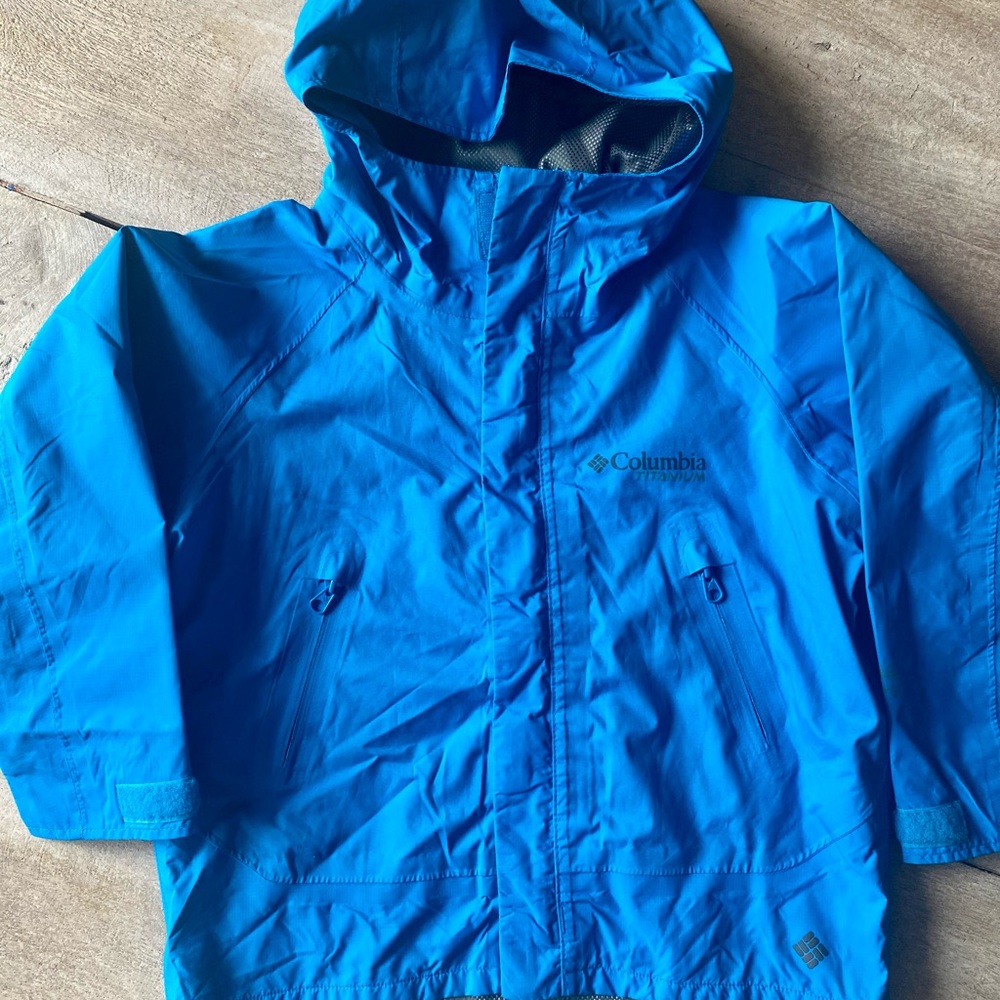COLUMBIA SPORTSWEAR Youth rain jacket EUC